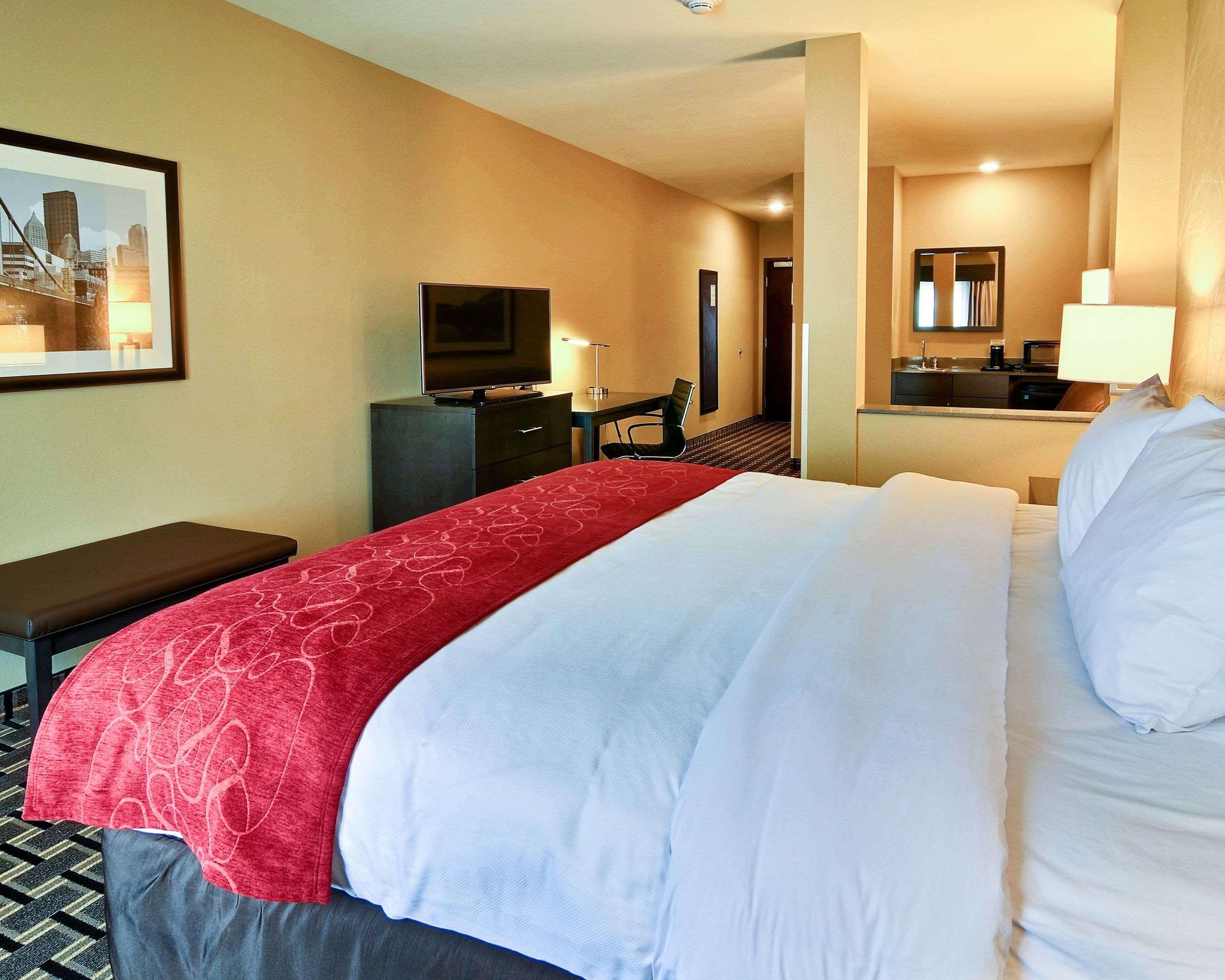Comfort Suites Юніонтаун Екстер'єр фото