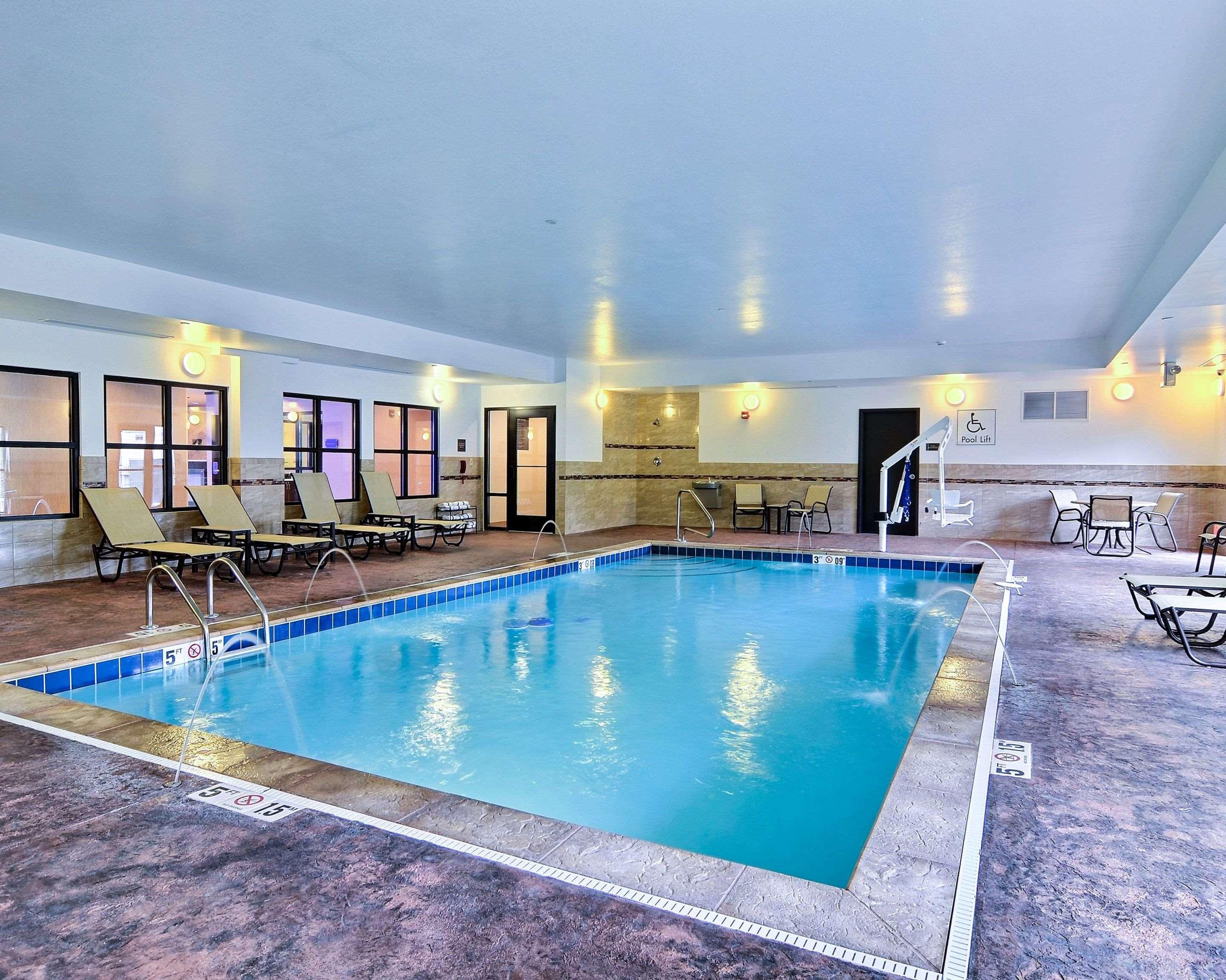 Comfort Suites Юніонтаун Екстер'єр фото
