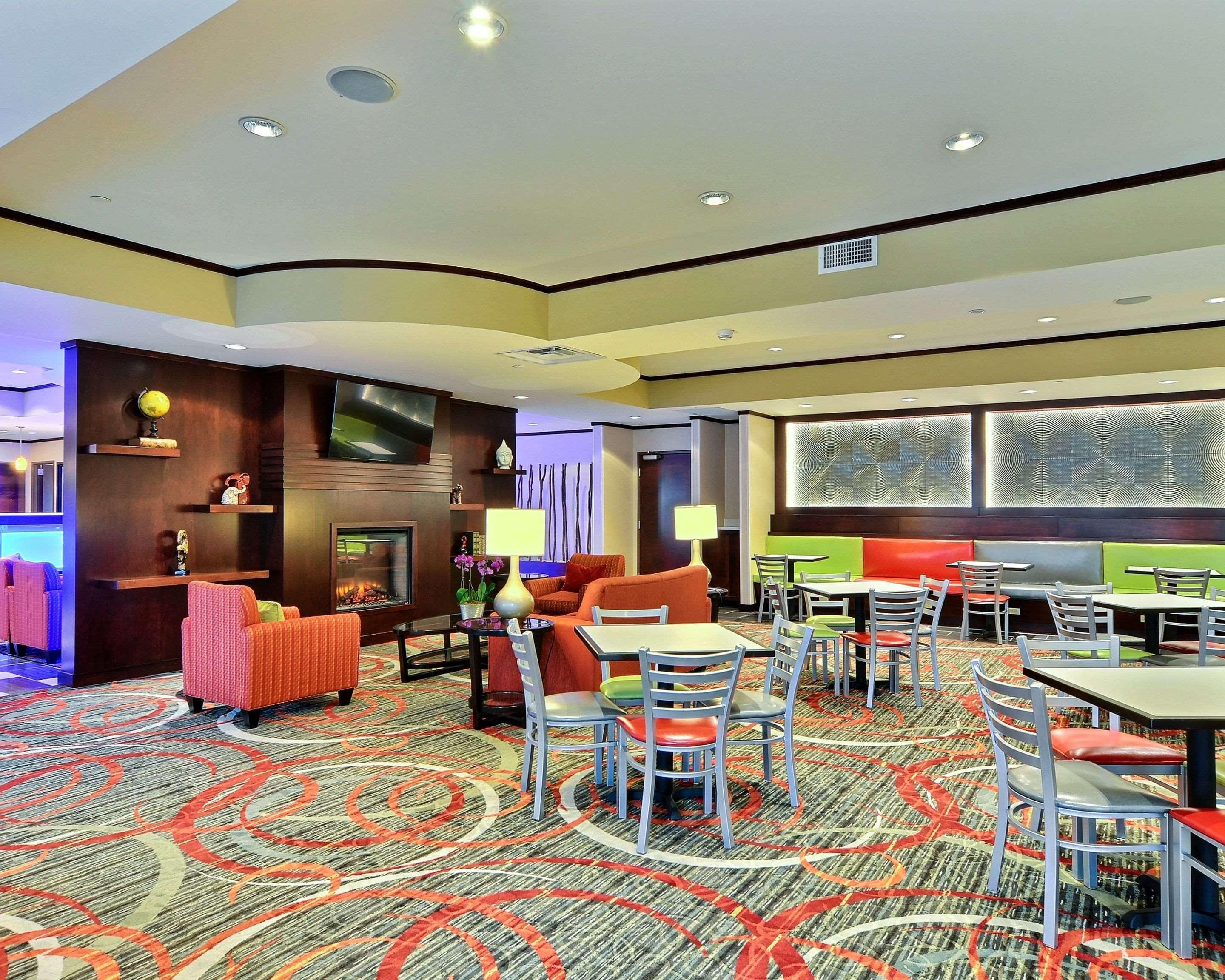 Comfort Suites Юніонтаун Екстер'єр фото