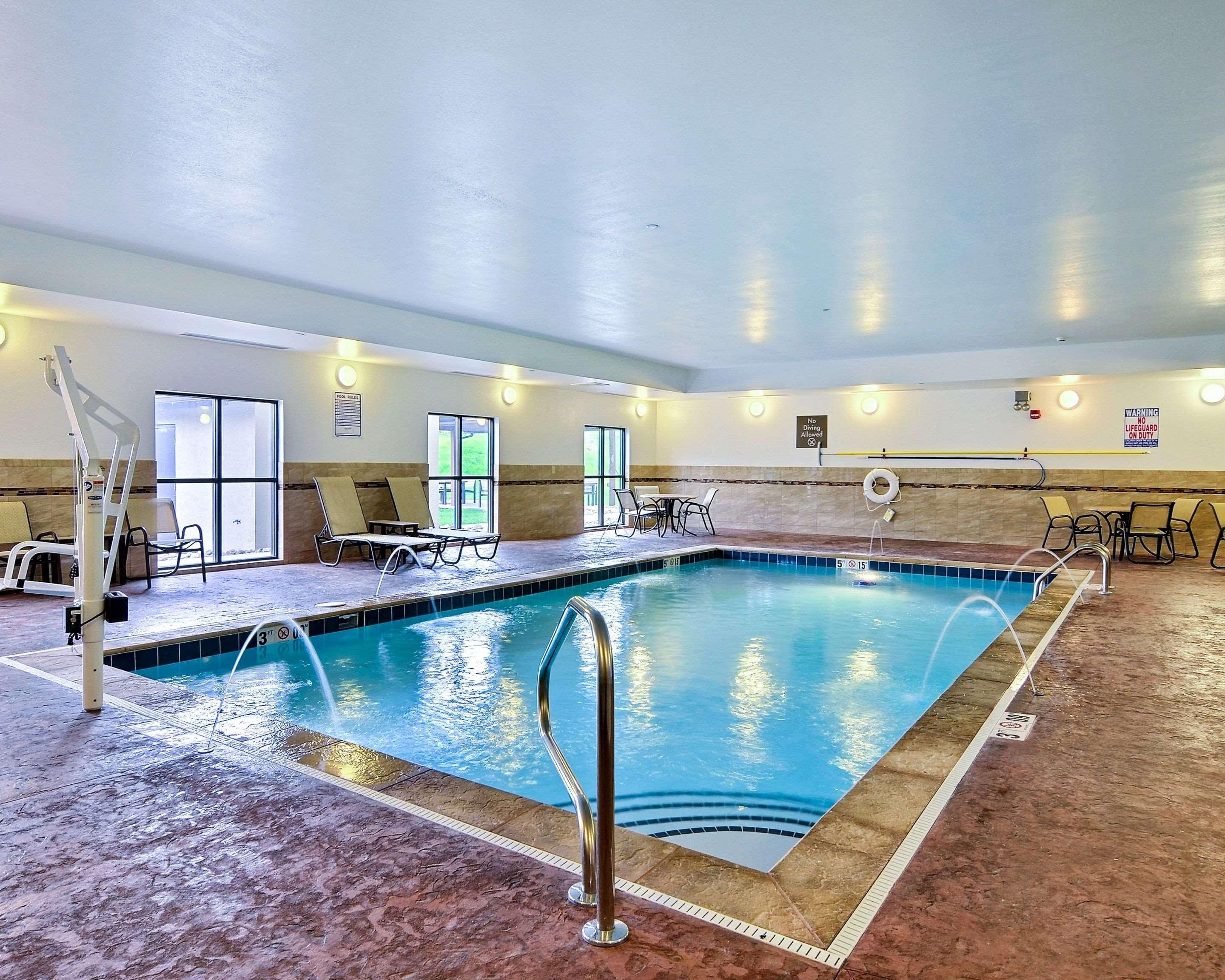Comfort Suites Юніонтаун Екстер'єр фото