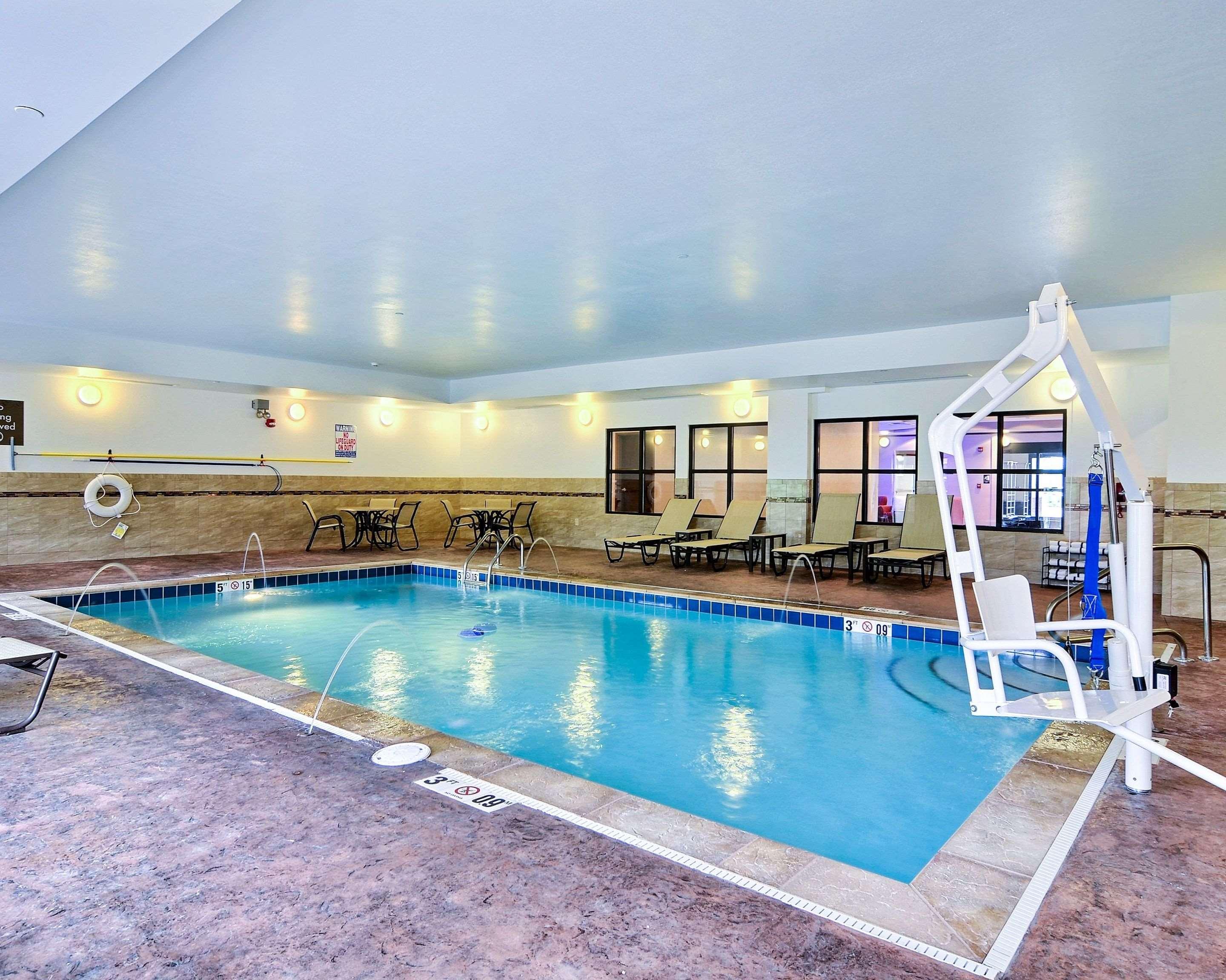 Comfort Suites Юніонтаун Екстер'єр фото
