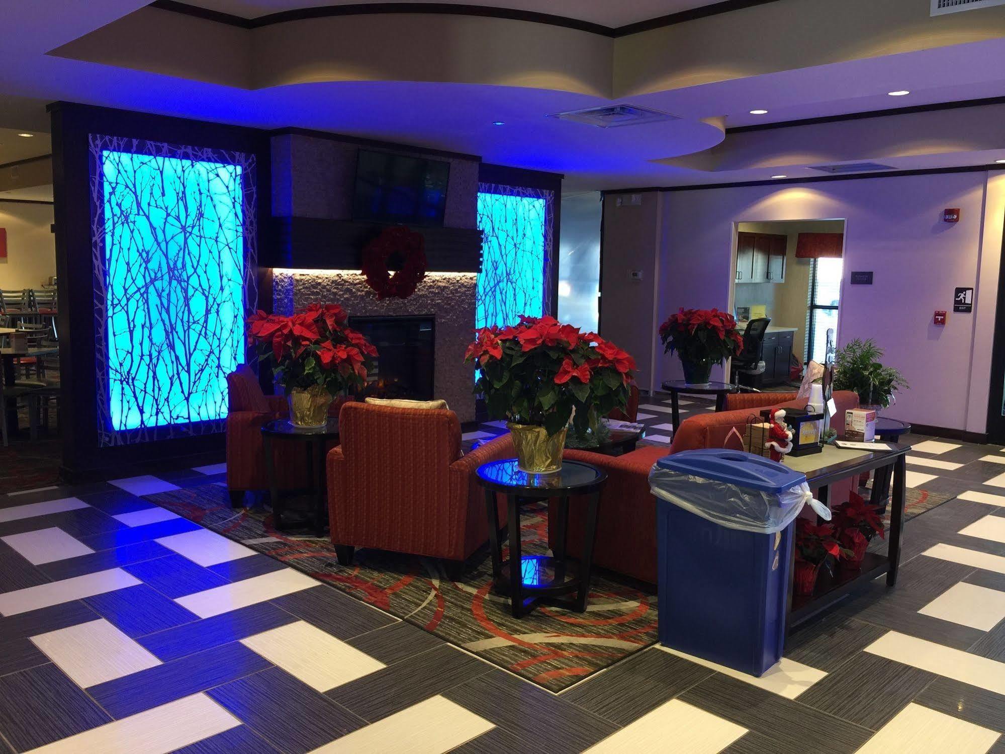 Comfort Suites Юніонтаун Екстер'єр фото