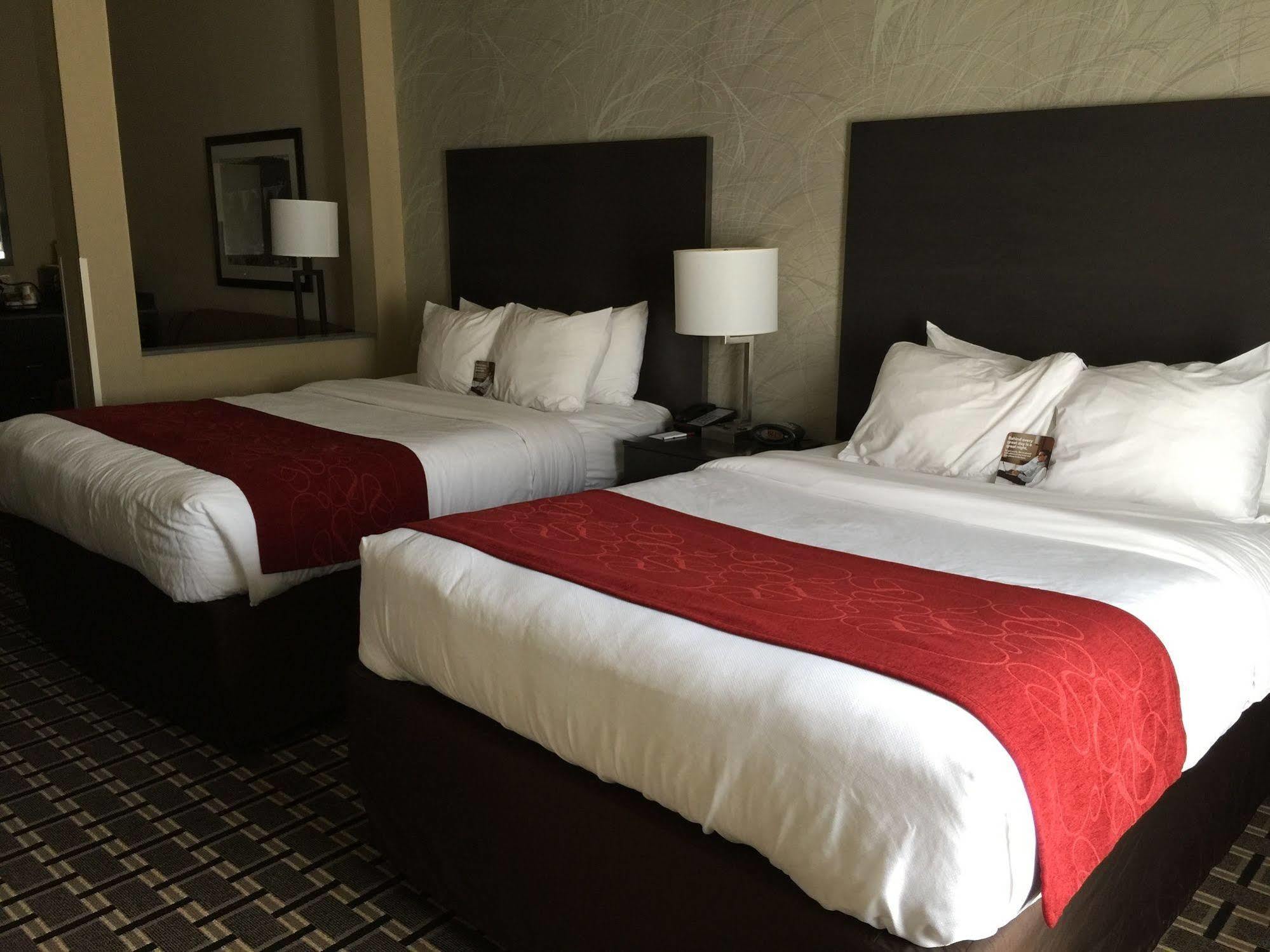 Comfort Suites Юніонтаун Екстер'єр фото
